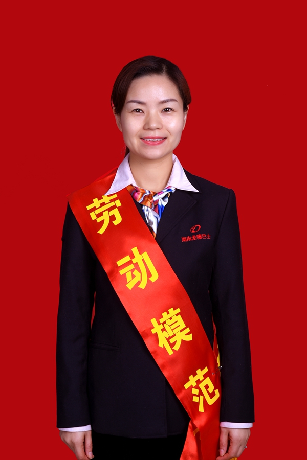 10、戴  花.jpg